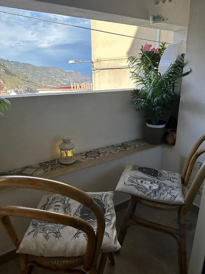 Biancaneve Little House Taormina 0*,